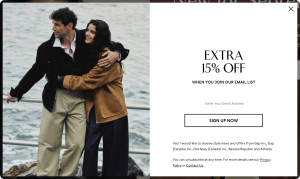 Banana Republic discount popup featuring an image of a couple on the left and an offer of 15% off for joining the email list.